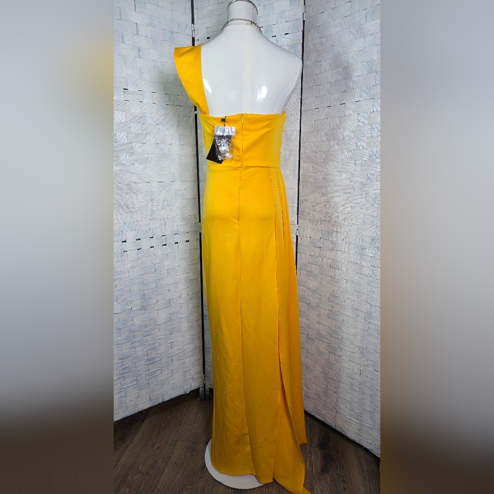 Elegant Yellow Evening Gown - Picture 4 of 9